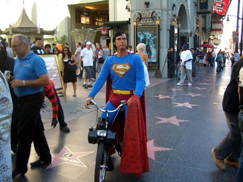 Superman en Solex à Hollywood