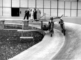Essai des velosolex 1010 à Courbevoie