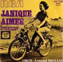 Janique Aimee sur son solex 2200