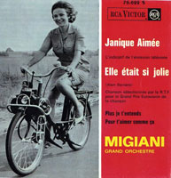 Janique Aimee sur son solex 2200