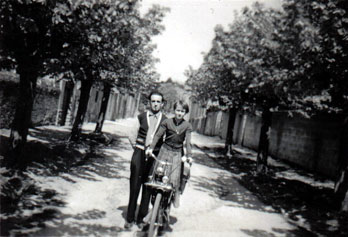 Le père et fille en velosolex 330