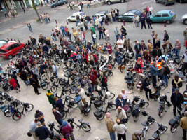 Solex sur la place de la mairie de Beauvais