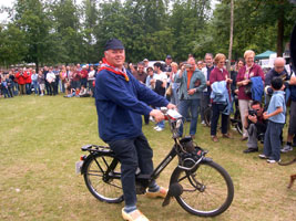 Hollandais sur son solex
