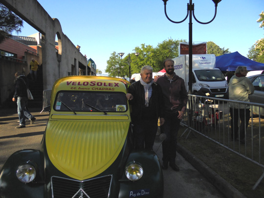 Raymond Niessen et Stéphane Nicolas posant pour les photographes