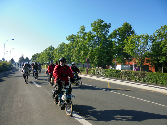 Alain Depin derrière Nicole Petit du Club Solex de Belgique