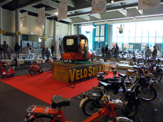 Derrières le Solex 8000 le mini Solex 5000 destiné au marché hollandais