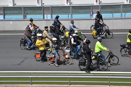 Daniel Collignon sur son solex 5000 orange