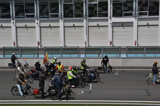 Un groupe de solexistes venant de Provence