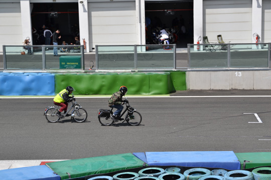 Eric Barberousse sur son solex chromé