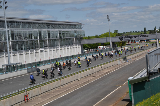 Le deuxième tour du circuit de Magny-Court