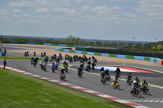 Le début du peloton des solexistes