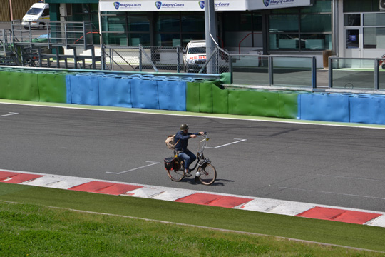 Laurent Argaud de Glun (Ardèche) sur son solex quelque peu modifié