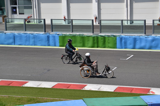 Pour la première fois sur le circuit de Magny-Cours un Solex Lit Dupont