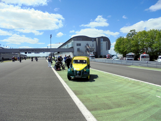 Arrivée de ce mystérieux concurrent...