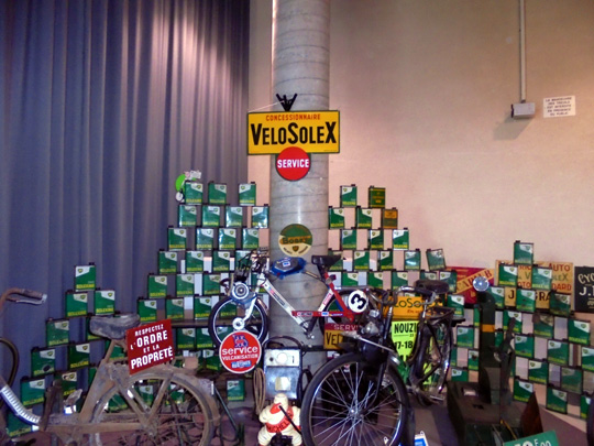 Une montagne de bidons de solexine