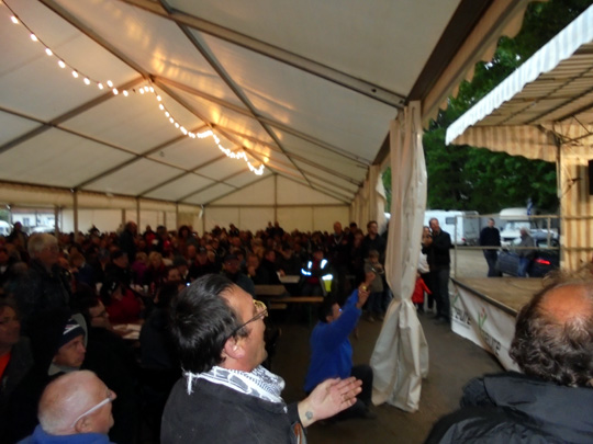 Maryse est acclamée par les participants