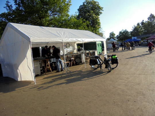 Quelques marchands ont ouvert leurs stands