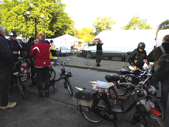 Les derniers préparatifs pour le trajet de Magny-Cours