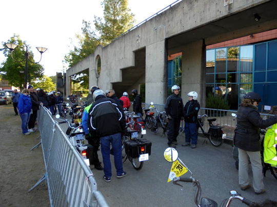 Le stand de Jean et Katarina avec les bidons de solexine