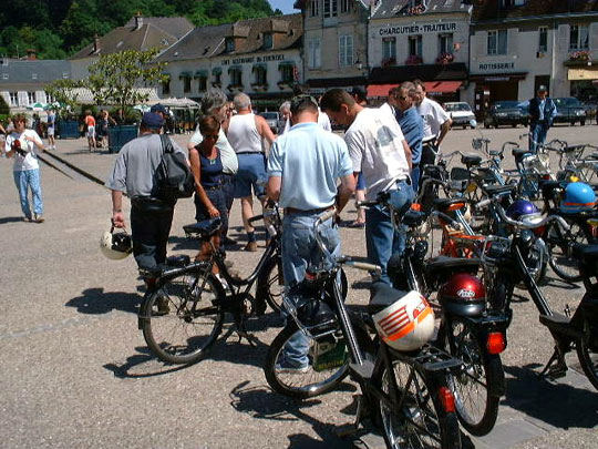 Le velosolex 45 fait l'objet d'un examen attentif