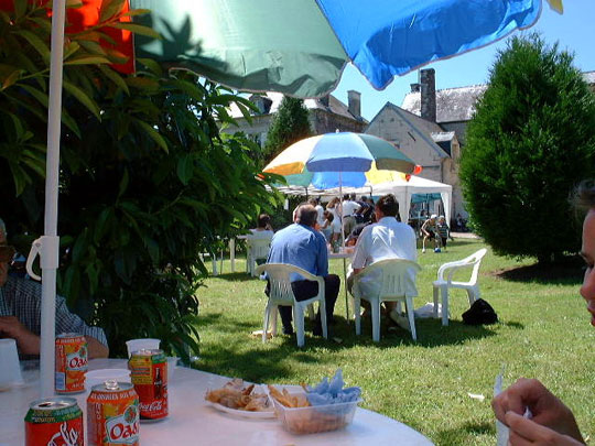 Dans le parc de la mairie de Vieux-Moulin