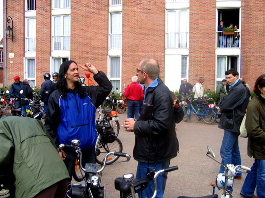 Brian Colter en discussion avec Peter