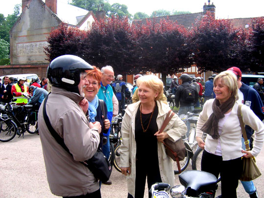 Les encouragements de la gente féminine à Pascal Macé