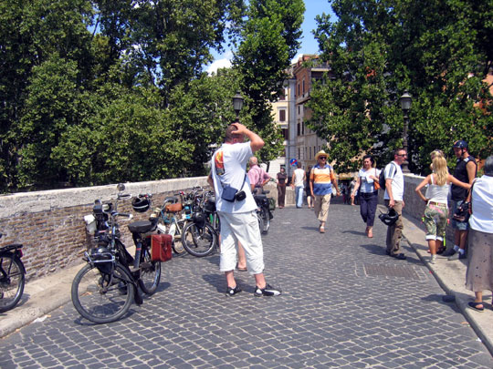 Sur le ponte Fabricio pour accéder à l'isola Tiberina