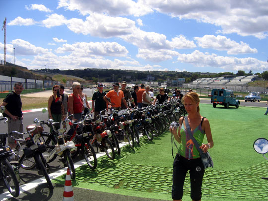 Plus de 50 Solex ont tourné sur la piste de l'autodrome