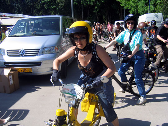 Charmantes participantes de Solex Millenium 