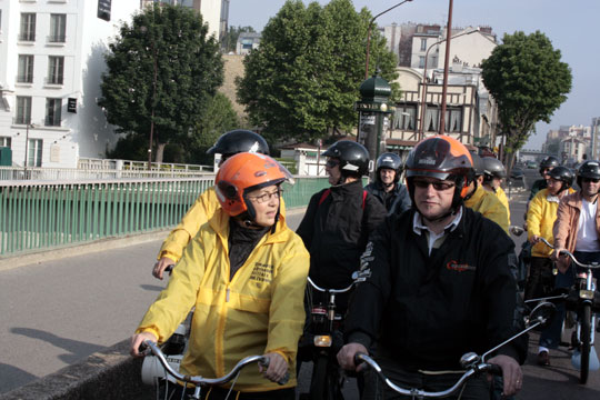 Les Solexistes quittent l'ile de la Jatte