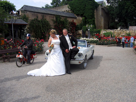 Un invité surprise un solex 5000 au mariage d'Eltville