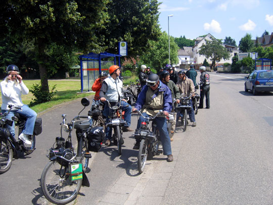 Attente d'un solexiste victime d'une crevaison