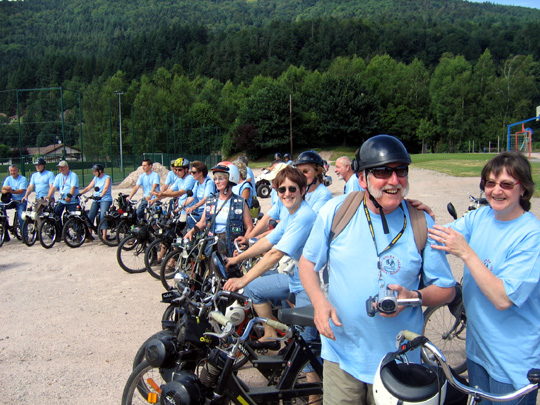 Julos et les membres du Club Solex de Belgique