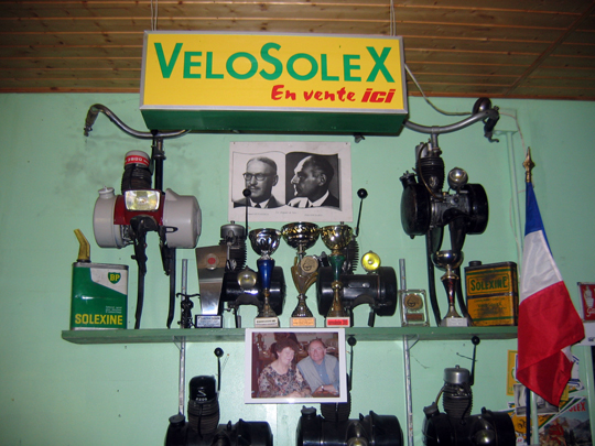 Guy possède plus de 60 à engins à Galets différents dans son musée