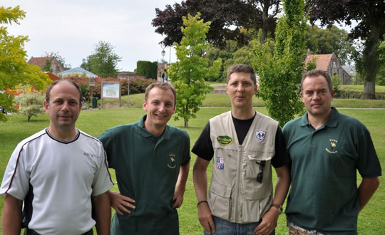 A gauche Paul et Claude les organisateurs de la rando Solex 