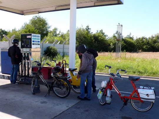 Après une longue balade les solex ont soif