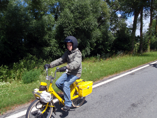 Pierre sur un beau solex 5000 jaune
