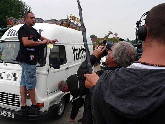 Hugues donne les dernières consignes avant le départ