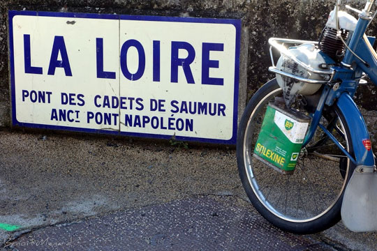 Traversée de la Loire sur le fameux pont des Cadets de Saumur