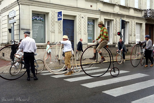 Des participants en grand-bi