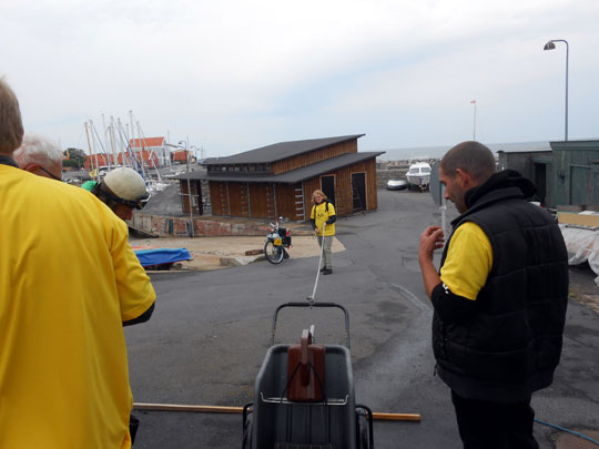 Anne s'élance à son tour