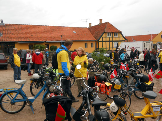 Niels Henrik Nielsen et Anne Damkjæar en pleine discussion