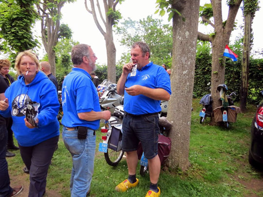 Les solexistes néerlandais en sabots