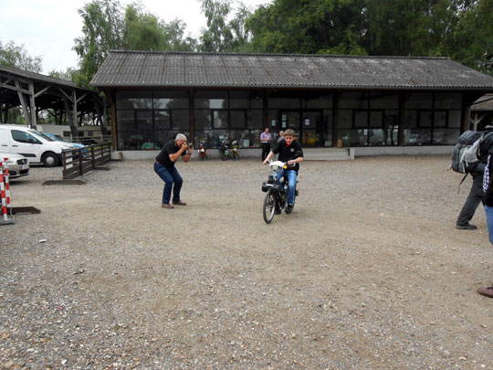 Le fils d'un représentant Easybikes se met au Vélosolex thermique