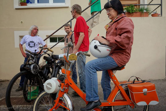 Rencontre d'un Vélosolex des années 50 et d'un Solex des années 50