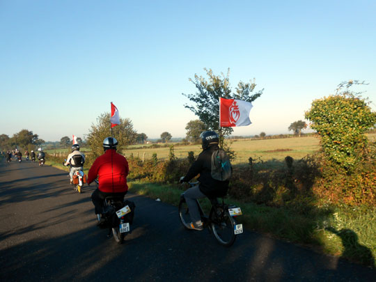 Les vendéens arborant le drapeau chouan