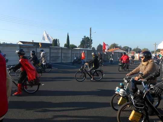 Les derniers participants rejoignant le convoi