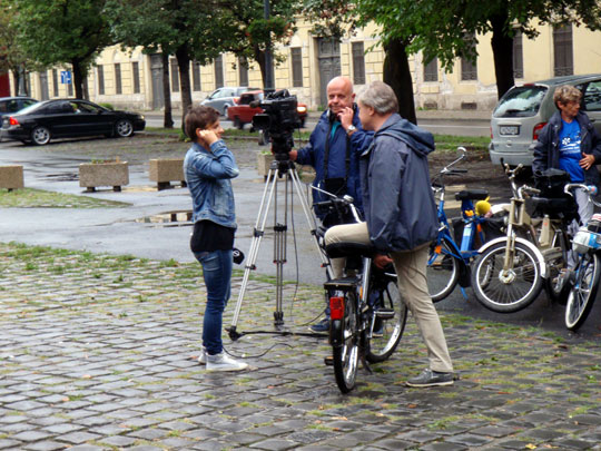 La télévision hongroise en train de fimer l'événement