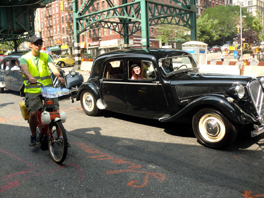 Velosolex 4600 & Citroens Traction-Avant on Broadway